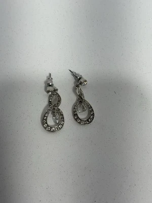 Pendientes de araña de alta costura firmados por MONET tono plata cristal colgante de colección Foto 1 de 4