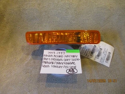 1993-1997 HONDA ACCORD FACTORY DRIVERS PARKING TURN SIGNAL LENS FREE SHIPPING - Image 1 of 4