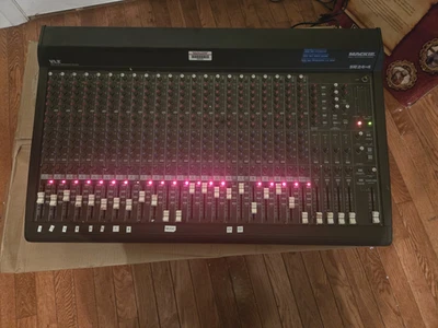 Consola de mezcla de 4 buses Mackie SR24.4 Foto 1 de 4