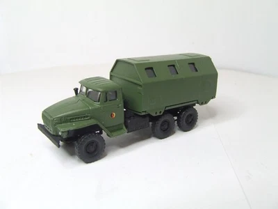 RK ; Ural  mit  LAK  ( leichter Absetzkoffer ) ; NVA ; 1:87 ,H0 ; DDR Modell ; - Bild 1 von 3