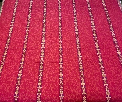 Très beau tissu d'ameublement tapissier à dominance rouge - Photo 1/4