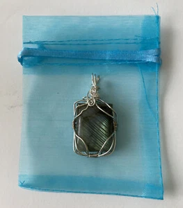 Fine Silver Gary Green Larsonite Gemstone Pendant - Picture 1 of 3