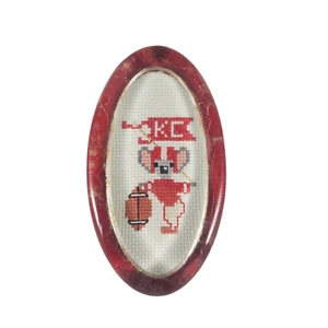 Vintage Kansas City Chiefs Nadelspitze Acryl Briefbeschwerer Fußball Maus Fan - Bild 1 von 4