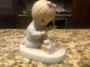 Figurina Precious Moments PM831 Dawn's Early Light Enesco 1983 solo membri - Foto 1 di 3
