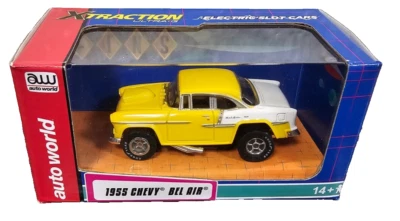 Chevy Bel Air 1955 Auto World escala HO tracción amarillo/blanco coche ranura nuevo en caja Foto 1 de 4