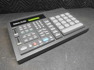 Roland R-70 Human Rhythm Composer Drum Machine w/ Power Adapter - New Battery - Picture 1 of 11