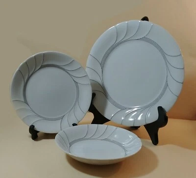VAJILLA: Fleetwoodby MIKASA-3 piezas set de lugar/plato de ensalada y cupé sopa intestino Foto 1 de 4