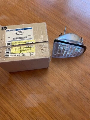 Lente de lámpara de luz de estacionamiento para Ford Mustang 1987 1988 1989 1990 1991 1992 1993 nuevo original nuevo de fábrica Foto 1 de 4