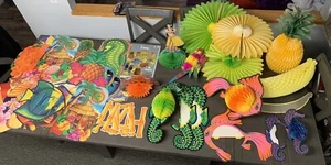 K0 50pc 80s DIECUT BEISTLE ALOHA UKULELE SEAHORSE FISH HONEYCOMB FRUIT HULA GIRL - Picture 1 of 22