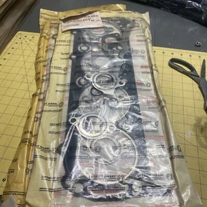 Engine Cylinder Head Gasket Missing Parts Detroit Diesel OEM 3983 08924127 - Picture 1 of 5