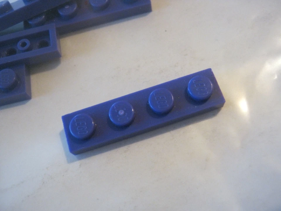 Lego Lot 11 Purple 1x4 Plates, 3710 (028-310) - Image 1 of 1