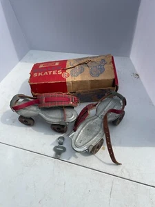 Vintage 1950’s Globe Skate Corp Kinder Metall Rollschuhe Box & Schlüssel - Bild 1 von 2