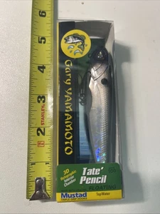 Gary Yamamoto Tate' Matita Serie 100 3D Holo 82-Tat-100-601 Argento Dorso Nero - Foto 1 di 5