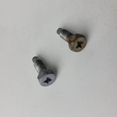 Juego de 2 pares de tornillos para puerta de gasolina y combustible Toyota Camry 1992-1996 OEM Foto 1 de 3