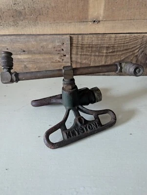 Aspersor circular de césped Keystone Philadelphia PA de colección de hierro fundido y latón Foto 1 de 4