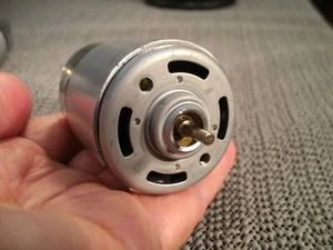DC Motor 6-12 V, max. 740/320 W, 45 mm Ø, integriertes Kühlgebläse, Daten s.u. - Bild 1 von 8