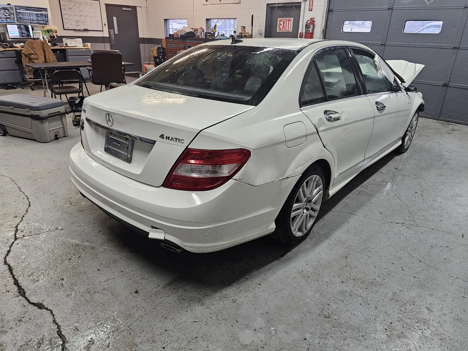 Used Front Right Door Window Regulator Front fits: 2009 Mercedes-benz Mercedes c - Image 1 of 4