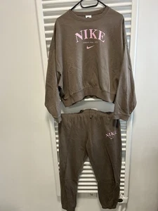 Jogginganzug Nike, Größe XL Jugendlich, Passt auch Frauen in Größe S/M - Bild 1 von 4