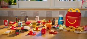 LIL McDonalds Happy Meal Spielzeug Sie wählen 8 14 15 20 21 Boo Eimer Goldbögen - Bild 1 von 13