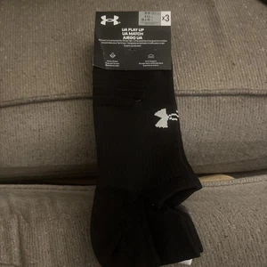 Neu mit Etikett Under Armour Play Up gepolsterte unsichtbare Laschensocken 3er-Pack Large 10-14 - Bild 1 von 3