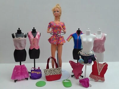 Barbie 1966 Lote de 15/Tops-Bolsas-Traje de baño-Gafas de sol-Sombrero-Frisbee-Hula Foto 1 de 4
