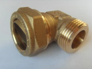 Winkel Verschraubung Klemmring 22 x 3/4" AG flachdichtend - Picture 1 of 1