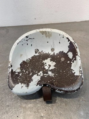 Assento para trator Ford 640 1955 com suporte - Imagem 1 de 4