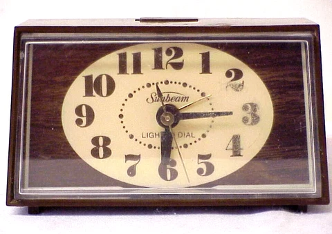 VINTAGE SUNBEAM ELECTRIC ALARM CLOCK LIGHTED DIAL 428A SERIES B CHICAGO USA Cover