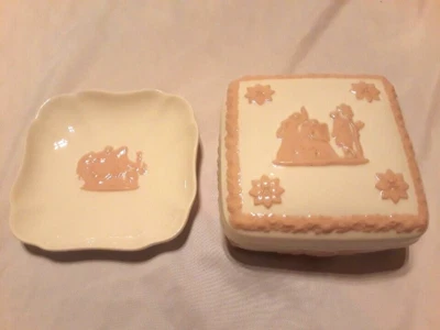 Caixa/bandeja intocada Wedgwood of Etruria Barlaston Queensware rosa em relevo bugigangas - Imagem 1 de 4