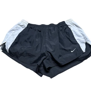 Pantalones cortos deportivos para correr Nike para mujer negros blancos con forro talla XL - Imagen 1 de 6