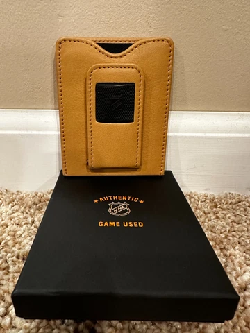 NHL Official Game Used Authentic NHL Puck Leather Chicago Blackhawks Wallet Cool Cover