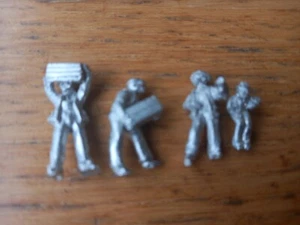 LooksLike workers loading boxes driver white metal unpainted oo scale - Picture 1 of 1