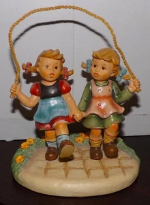 Figura "ALL IN TOGETHER" Hummel/Danbury Mint, ¡jugando a saltar la cuerda! - Imagen 1 de 3
