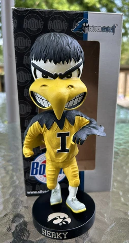 Iowa Hawkeyes “HERKY HAWK” Silver Knight EXCLUSIVE Mascot Bobblehead NIB Bobble Cover