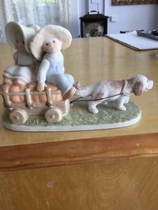 1993 HOMCO PORCELAIN FIGURINES CIRCLE OF FRIENDS BY MASTERPIECE "FALLS BOUNTY"" - Picture 1 of 5
