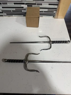 Arma de entrenamiento de artes marciales Sai octágono de colección. Acero pesado. Foto 1 de 4