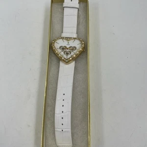 GUESS DAMENUHR "HERZFÖRMIG" - LEDER / NIE GETRAGEN / WUNDERSCHÖN MIT BATTERIE - Bild 1 von 13