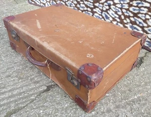 Vintage Lightweight Tan Travel Suitcase Hard Case + Reinforced Leather Corners - Picture 1 of 14