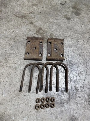 Jeep Cherokee XJ 91-01 Chrysler 8.25 Rear Leaf Plates + U-Bolts (TW95) - Image 1 of 4