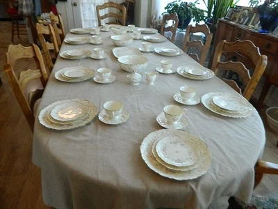 Mikasa Ivory Bone China "Remembrance #AB002" Juego para (12) con 7 piezas para servir Foto 1 de 4