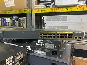 Cisco WS-C2960-24TT-L V02 Catalyst 24 puertos 10/100 + 2x 1000 Conmutador de red 2960 - Imagen 1 de 2