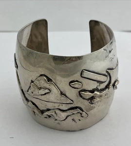 VINTAGE STERLING SILVER 925 HANDMADE REPOUSSE WIDE HEAVY CUFF BRACELET - Picture 1 of 8