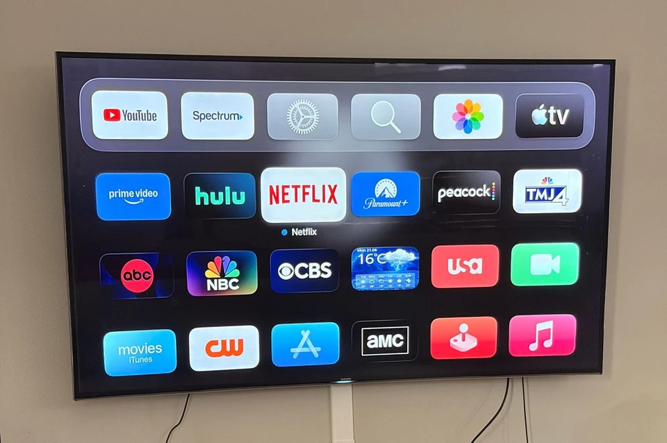 Samsung UN65HU8700 65" Clase 4K Ultra HD 120Hz 3D Curvo Smart LED TV Foto 1 de 4