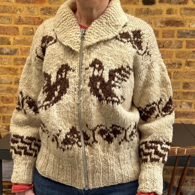 Chaqueta Suéter Cowichan Salish Tejida a Mano Años 170 De Colección - 100% Lana Motivo Pájaro Foto 1 de 4