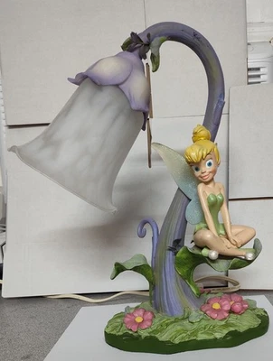 Lámpara de mesa rara Disney Tinker Bell sentada en hoja con pantalla de vidrio con flor de tulipán Foto 1 de 4
