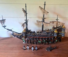 LEGO Pirates of the Caribbean: Silent Mary (71042) Retired -see description :)