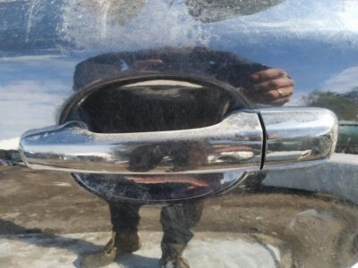 Manija de puerta exterior Volvo V50 2005, parte trasera izquierda usada, original #1462252-84 Foto 1 de 4