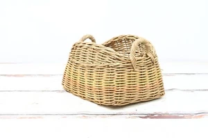 Vintage . Woven Willow Gathering Basket Light Yellow and Red Color Accents Woven - Picture 1 of 8
