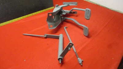 Chevrolet Impala Belair Biscayne 1965 1966 embrague pedal y freno Foto 1 de 4