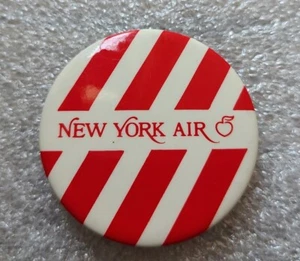 Vintage New York Air Airlines Advertising Pin Button Red White - Imagen 1 de 3